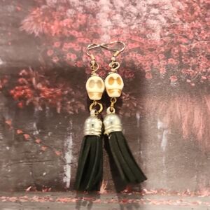 Elegant Skull and Tassel Earrings - Black and Cream